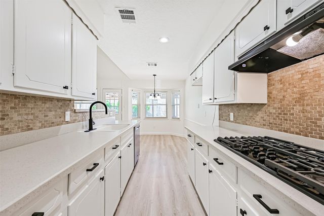 409 Linda Lane, Friendswood, TX 77546