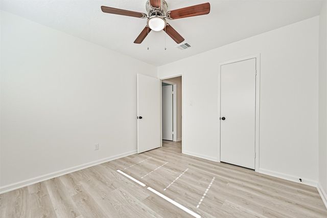 409 Linda Lane, Friendswood, TX 77546