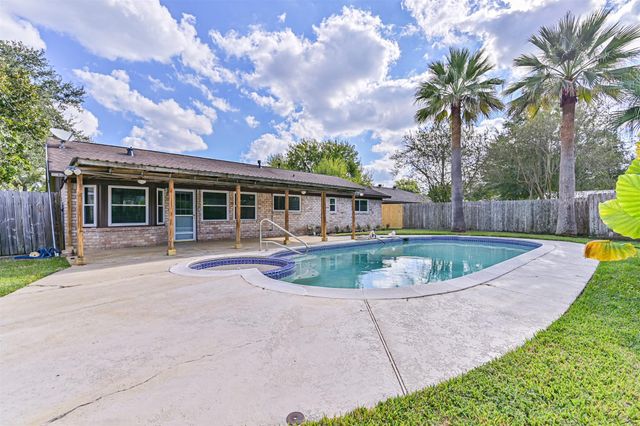 409 Linda Lane, Friendswood, TX 77546