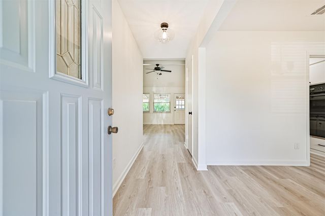 409 Linda Lane, Friendswood, TX 77546