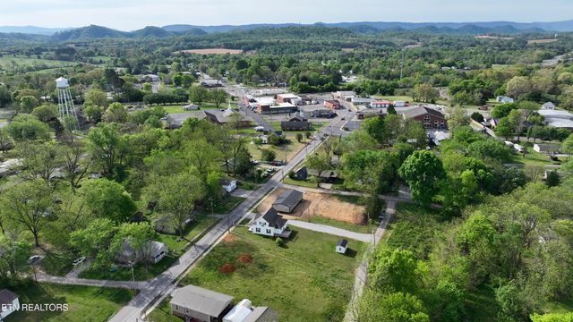 9 Hamilton Street, Englewood, TN 37329