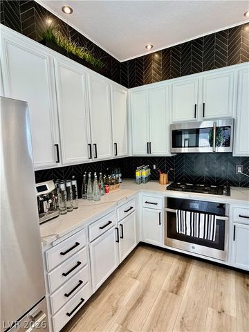 10317 Summer River Avenue, Las Vegas, NV 89144