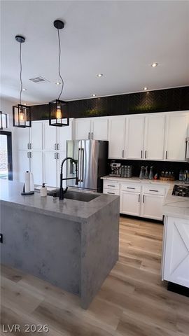 10317 Summer River Avenue, Las Vegas, NV 89144
