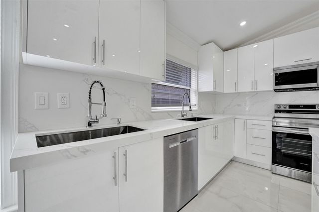 4966 SW 33rd Terrace, Hollywood, FL 33312