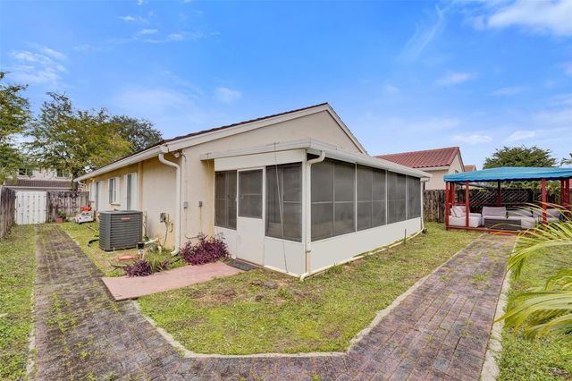 4966 SW 33rd Terrace, Hollywood, FL 33312