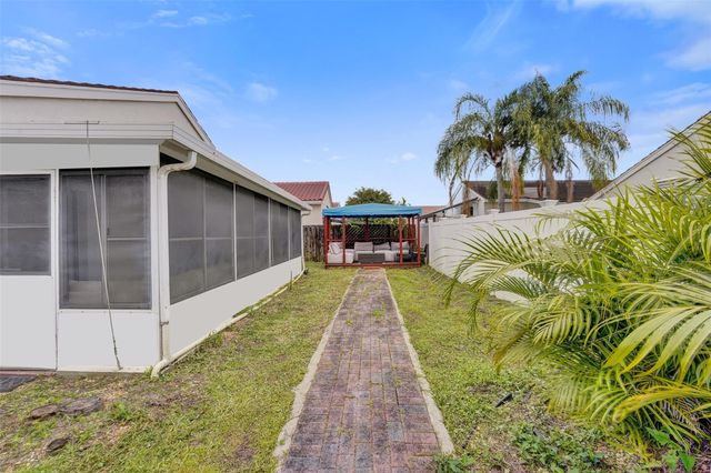 4966 SW 33rd Terrace, Hollywood, FL 33312