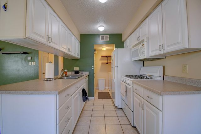 8445 Chambers Court NE D, Albuquerque, NM 87111