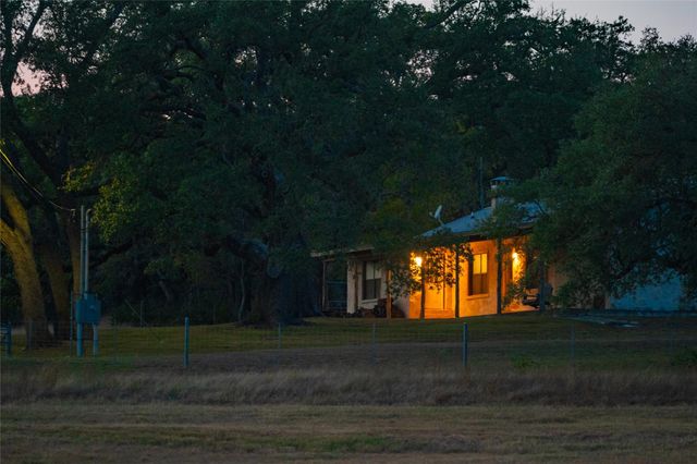 518 Curly H Ranch RD, Dripping Springs, TX 78620