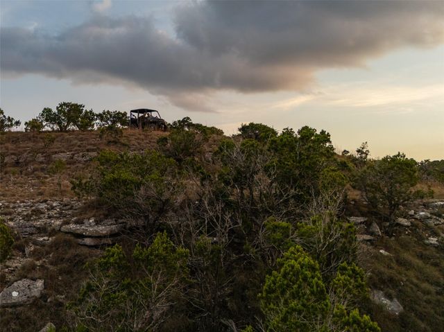 518 Curly H Ranch RD, Dripping Springs, TX 78620