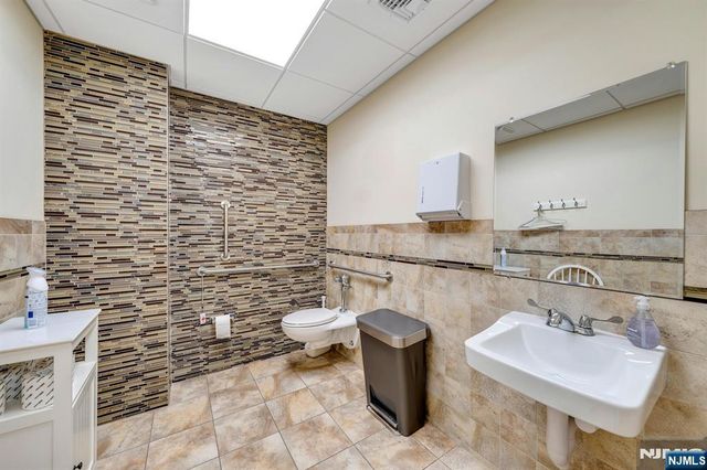 450 Hamburg Turnpike, Wayne, NJ 07470