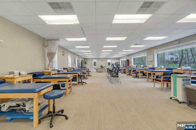 450 Hamburg Turnpike, Wayne, NJ 07470
