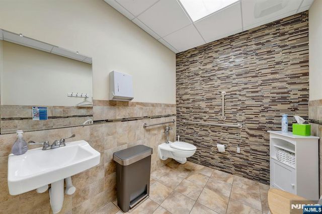 450 Hamburg Turnpike, Wayne, NJ 07470