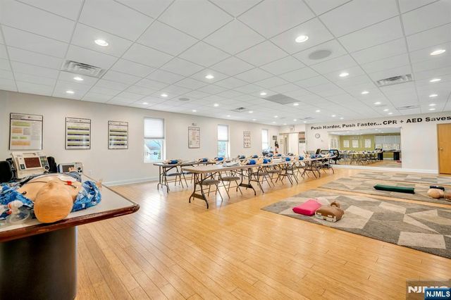 450 Hamburg Turnpike, Wayne, NJ 07470
