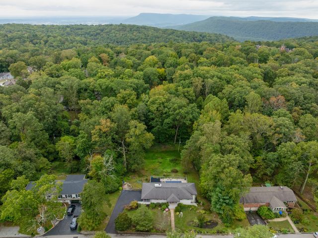 115 Golf Drive, Signal Mountain, TN 37377