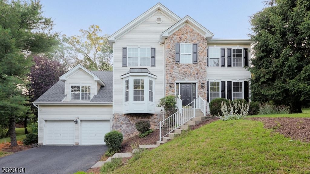508 Cardinal Ln, Green Brook Twp., NJ 08812