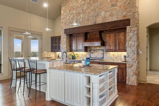 733 Dawn VW, Dripping Springs, TX 78620