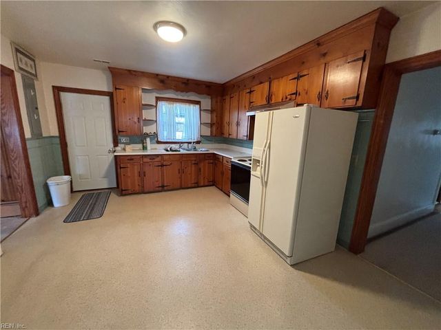 208 Country Club RD, Franklin, VA 23851