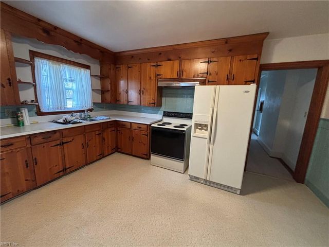 208 Country Club RD, Franklin, VA 23851