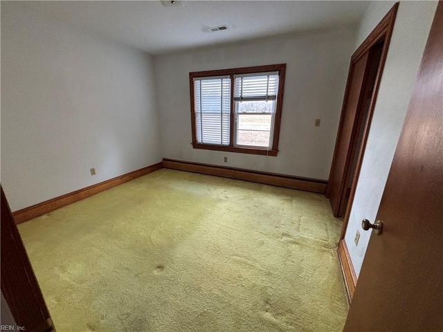 208 Country Club RD, Franklin, VA 23851