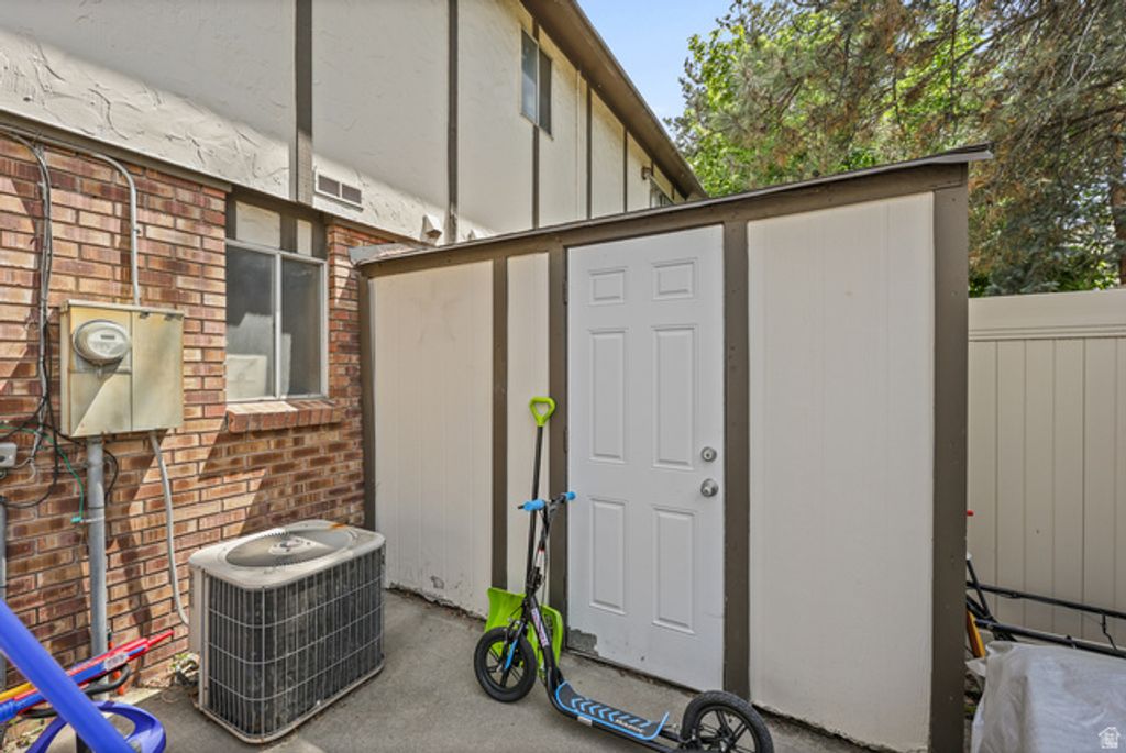Image 22 of property listing at 7445 S RICH WAY, Cottonwood Heights, UT 84121