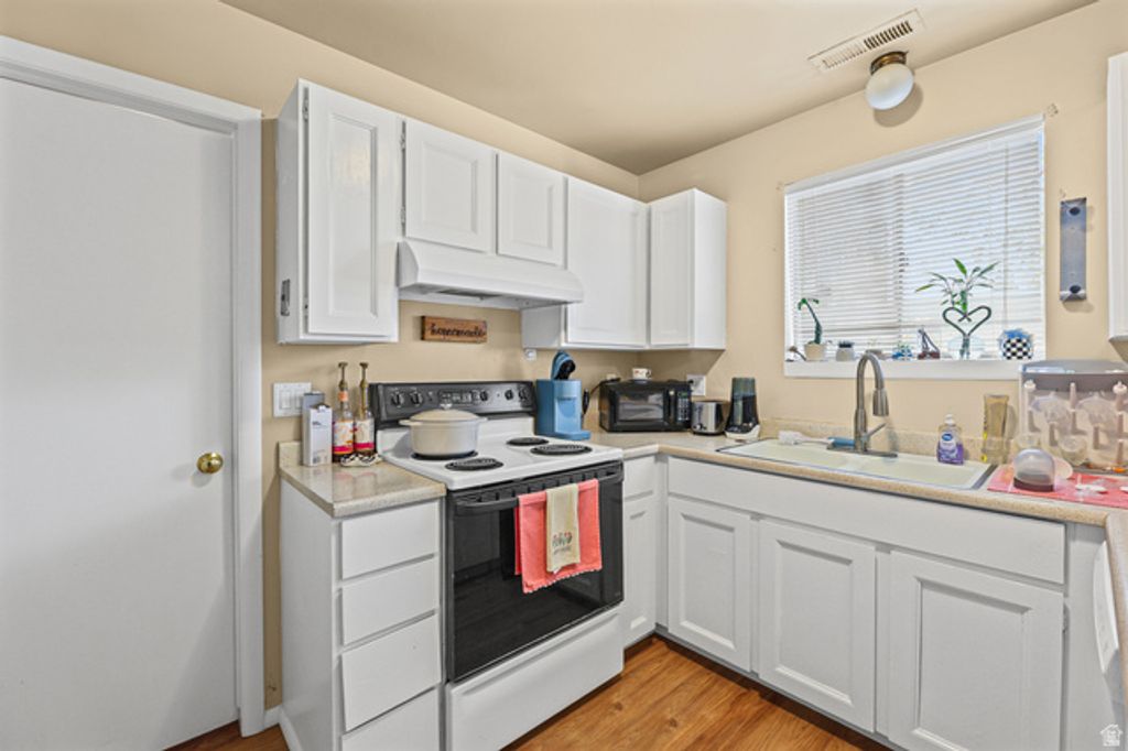 Image 8 of property listing at 7445 S RICH WAY, Cottonwood Heights, UT 84121