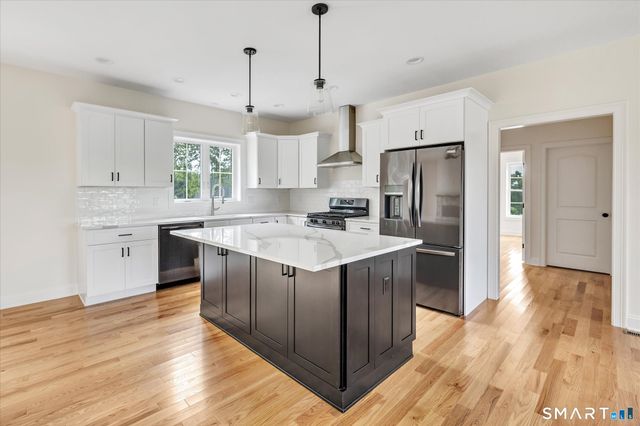 20 Hunting Ridge Road, Middlebury, CT 06762