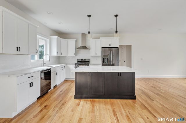 20 Hunting Ridge Road, Middlebury, CT 06762