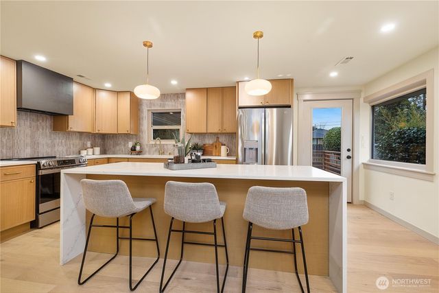 9506 18th Avenue NW, Seattle, WA 98117