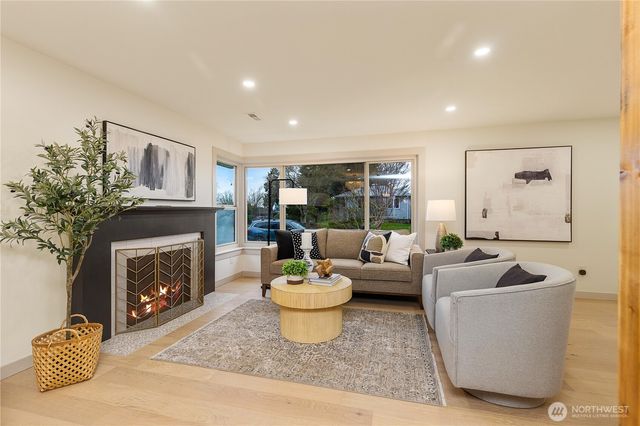 9506 18th Avenue NW, Seattle, WA 98117