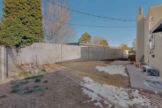 9101 Las Camas Road NE, Albuquerque, NM 87111