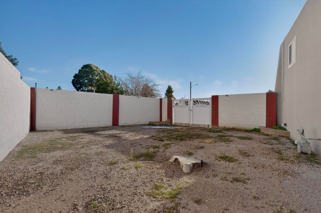 9101 Las Camas Road NE, Albuquerque, NM 87111