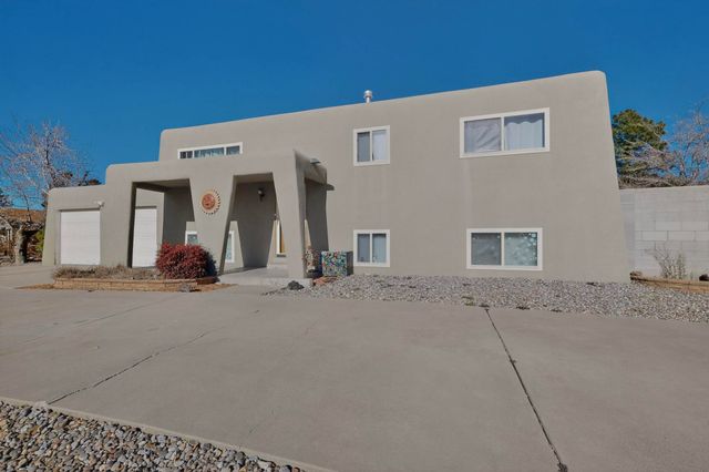 9101 Las Camas Road NE, Albuquerque, NM 87111