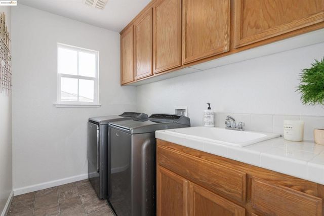 411 Canyon Ct, Vallejo, CA 94591