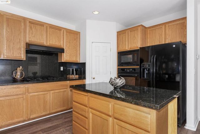 411 Canyon Ct, Vallejo, CA 94591