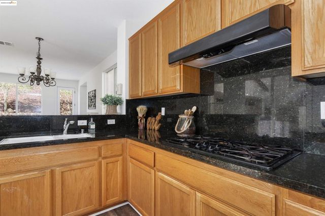 411 Canyon Ct, Vallejo, CA 94591