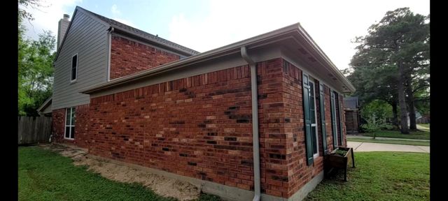16911 Elmwood Glen Court, Houston, TX 77095