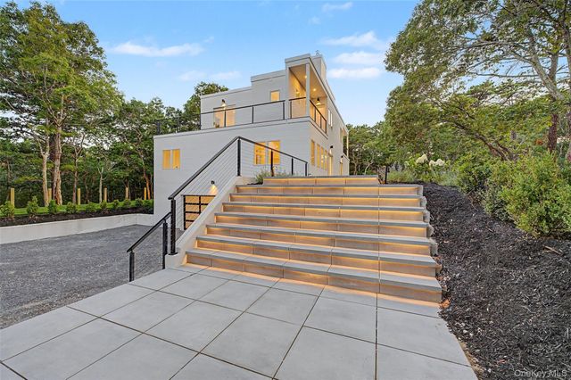 5 Bark Court, Wainscott, NY 11975