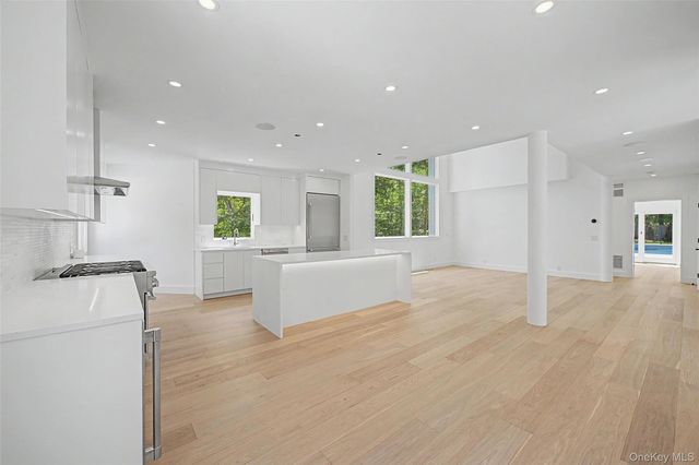 5 Bark Court, Wainscott, NY 11975