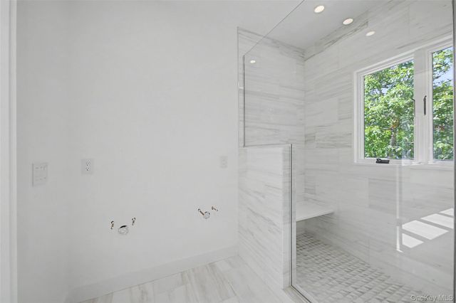 5 Bark Court, Wainscott, NY 11975