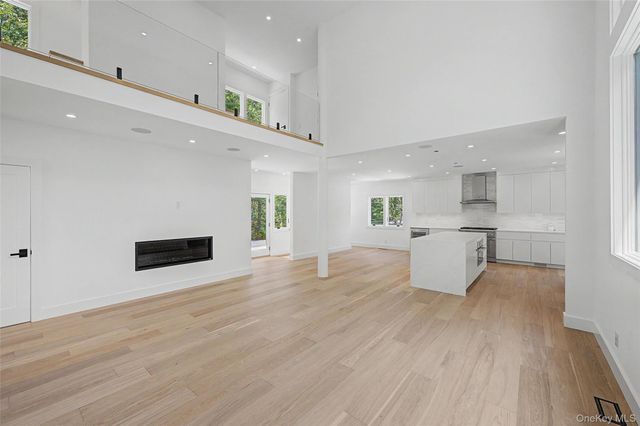 5 Bark Court, Wainscott, NY 11975