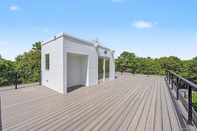 5 Bark Court, Wainscott, NY 11975