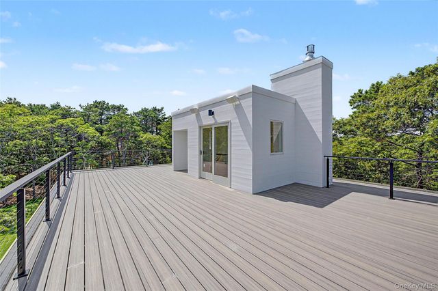 5 Bark Court, Wainscott, NY 11975