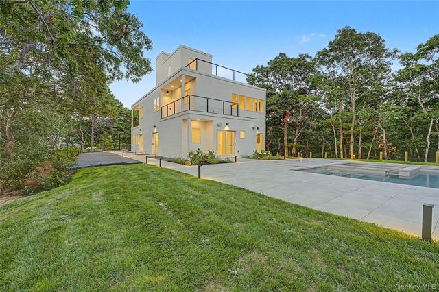 5 Bark Court, Wainscott, NY 11975