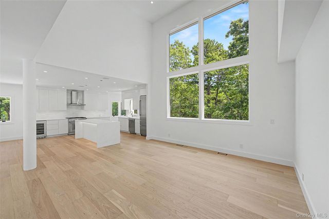 5 Bark Court, Wainscott, NY 11975