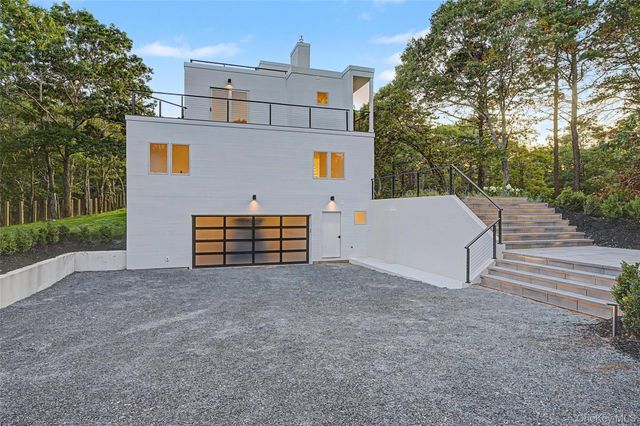 5 Bark Court, Wainscott, NY 11975
