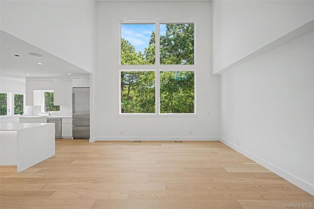 5 Bark Court, Wainscott, NY 11975