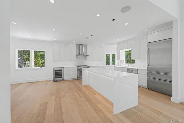 5 Bark Court, Wainscott, NY 11975