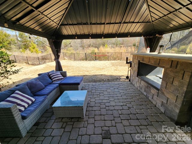 16819 Cozy Cove Road, Charlotte, NC 28278