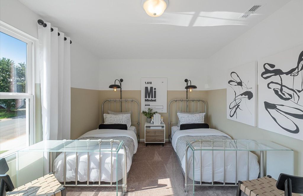 Image 13 of property listing at 883 Meadowbrook Lane, Summerville, SC 29486