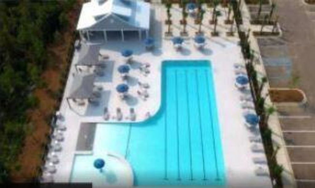 Image 18 of property listing at 883 Meadowbrook Lane, Summerville, SC 29486